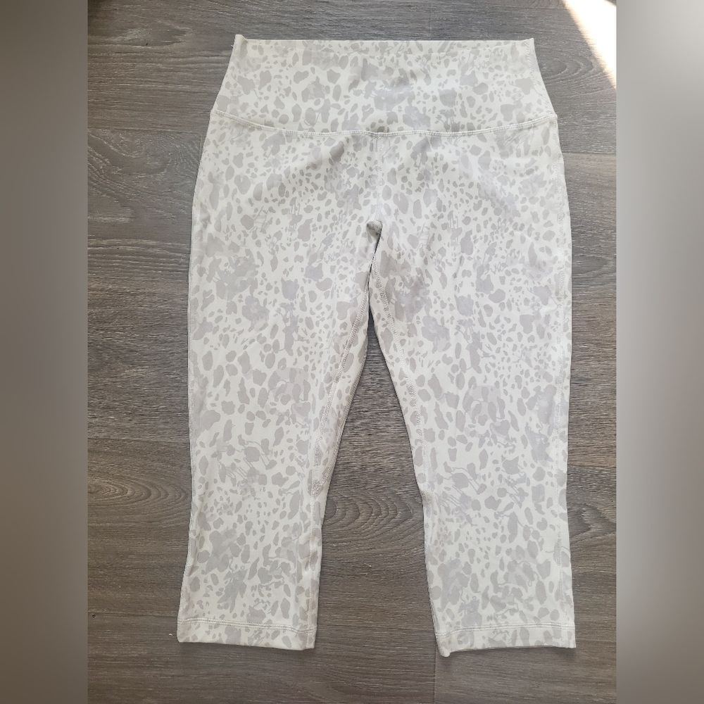Lululemon Align High-Rise Crop 21"Cheetah Camo Antique White Multi 14